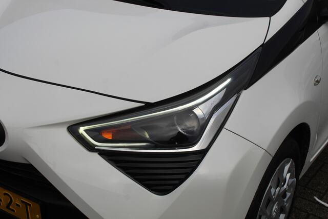 Toyota AYGO 1.0 VVT-i x-play Lage kilometerstand/Achteruitrijcamera/App connect/Airco/Orig. NL auto/Begrenzer