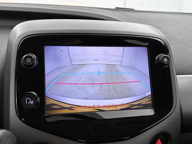Toyota AYGO 1.0 VVT-i x-play Cabrio | Nederlandse Auto | Apple Carplay / Android Auto | Camera | Airco | Metallic Lak |