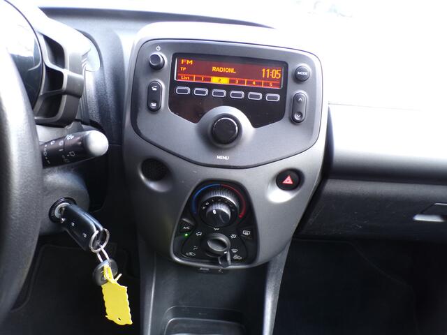 Toyota AYGO 1.0 VVT-i x-joy AUTOMAAT,1 EIGENAAR,ZEER MOOI !!!