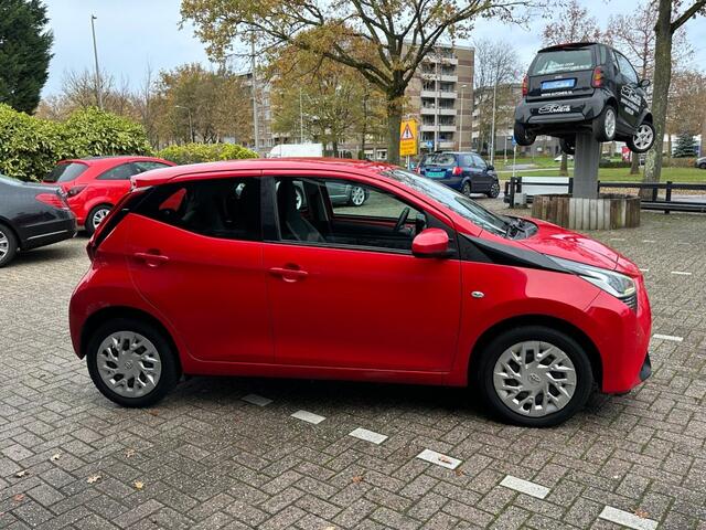Toyota AYGO 1.0 VVT-I X-PLAY Limited Camera Airco
