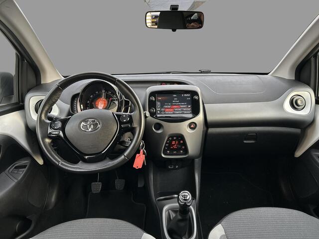 Toyota AYGO 1.0 VVT-i x-joy | All Seasonbanden| Climate control| Cruise control| Bestuurdersstoel in hoogte verstelbaar| Apple Carplay|