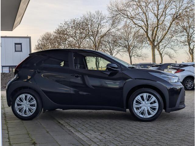 Toyota AYGO X Hybrid 115 play | Nieuwe model! | ACC | Camera | Climate control | Apple Carplay / Android Auto