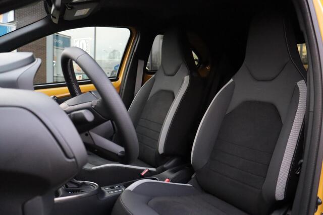 Toyota AYGO X Hybrid 115 GR Sport, JBL Audio, Apple Carplay / Android Auto, Parkeercamera, Draadloos oplader, Gezichtscamera, Keyless Entry.