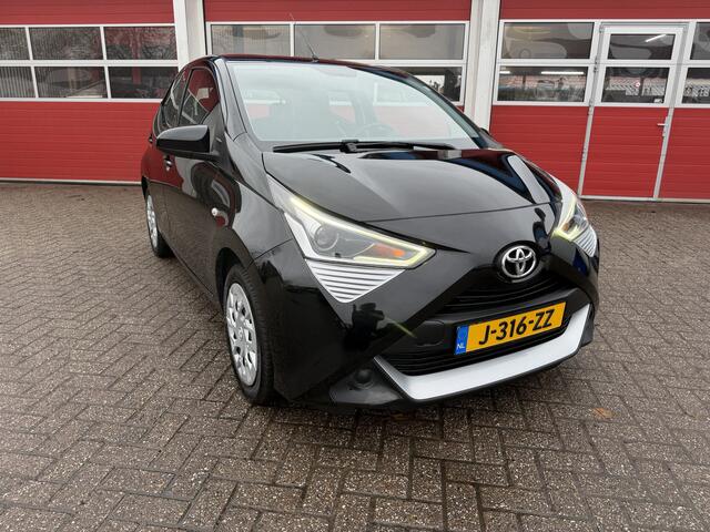 Toyota AYGO 1.0 VVT- 73 PK | X-play | Airco | 5-drs Multimedia systeem | Achteruitrijcamera |