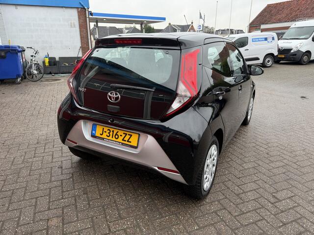 Toyota AYGO 1.0 VVT- 73 PK | X-play | Airco | 5-drs Multimedia systeem | Achteruitrijcamera |