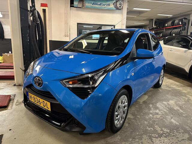 Toyota AYGO 1.0 VVT-i x-play 1e eigenaar / slechts 11.147 km! / Apple carplay / Android auto / rijklaarprijs