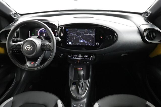 Toyota AYGO X Hybrid 115 GR Sport | Stoel verwarming | Keyles entry | Draadloze telefoonlader | Parkeersensoren | JBL premium sound |