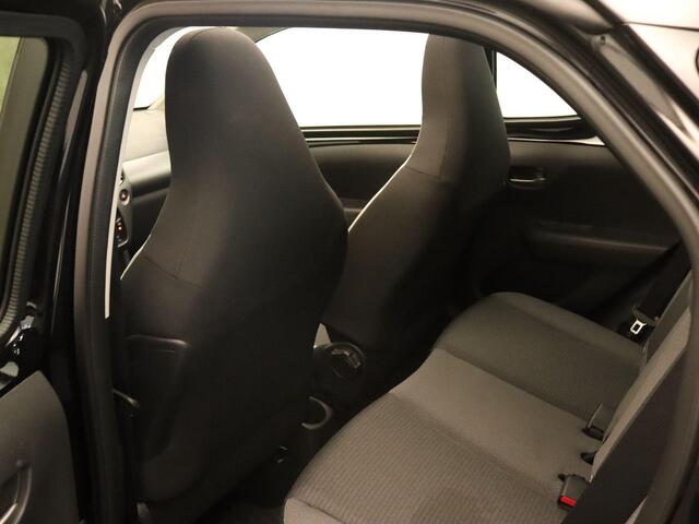 Toyota AYGO 1.0 VVT-i x-play cabrio - ORIGINEEL NEDERLANDSE AUTO - GEHEEL HOMMEL ONDERHOUDEN - CABRIO DAK - APPLE CARPLAY/ANDROID AUTO - ACHTERUITRIJ CAMERA -ELEKTRISCH VERSTELBARE BUITENSPIEGELS