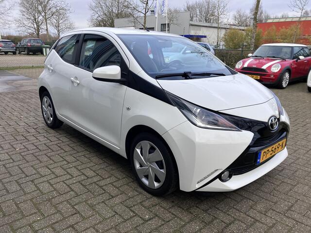 Toyota AYGO 1.0 VVT-i x-play Navi Camera Led