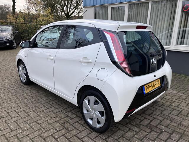 Toyota AYGO 1.0 VVT-i x-play Navi Camera Led