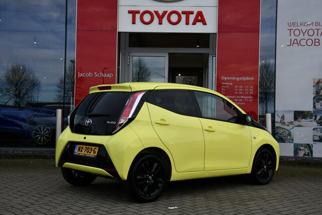 Toyota AYGO 1.0 VVT-i x-cite 5-deurs 69pk | Airconditioning | Zwarte lichtmetalen velgen | Dealer-onderhouden |