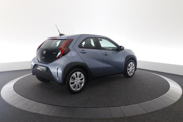 Toyota AYGO X Hybrid 115 play