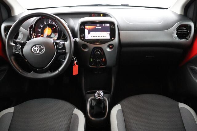 Toyota AYGO 1.0 VVT-i x-play | Apple Carplay/Android Auto | Achteruitrij camera |