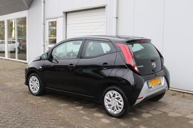 Toyota AYGO 1.0 VVT-i x-play + Navigatie