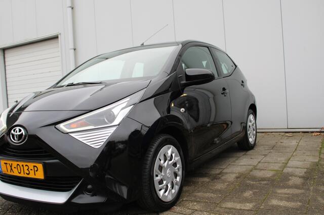 Toyota AYGO 1.0 VVT-i x-play + Navigatie
