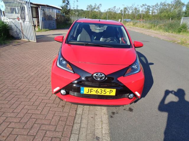 Toyota AYGO 1.0 VVT-i x-play Airco . Camera