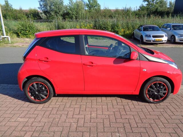 Toyota AYGO 1.0 VVT-i x-play Airco . Camera