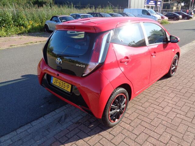 Toyota AYGO 1.0 VVT-i x-play Airco . Camera