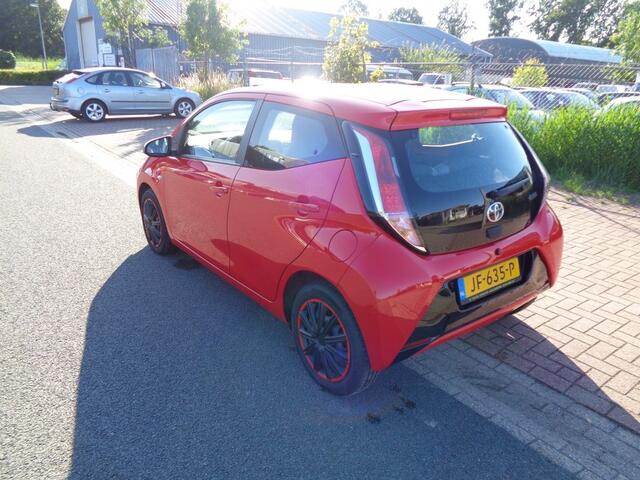 Toyota AYGO 1.0 VVT-i x-play Airco . Camera