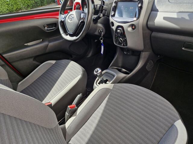Toyota AYGO 1.0 VVT-i x-play Automaat | Apple Carplay | Andoid Auto | Achter