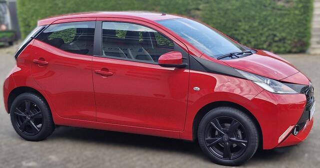 Toyota AYGO Automaat 5Drs 1.0 VVT-i x-play-Airco-Carplay-Cruisecontr