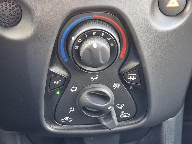 Toyota AYGO 1.0 VVT-i 5-Drs X-Fun Airco - NL Auto - Lage Kmstand!