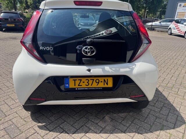 Toyota AYGO 1.0 VVT-i x-play 5 Drs. Airco, Navi. Bleuth. Camera.