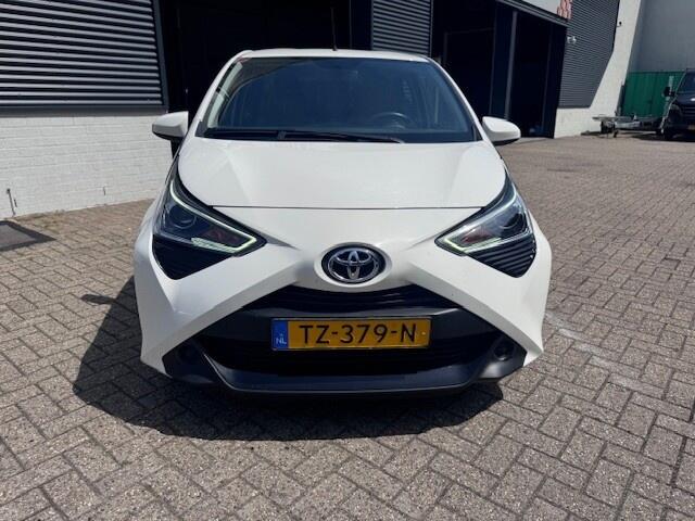 Toyota AYGO 1.0 VVT-i x-play 5 Drs. Airco, Navi. Bleuth. Camera.