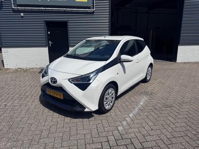 Toyota AYGO 1.0 VVT-i x-play 5 Drs. Airco, Navi. Bleuth. Camera.