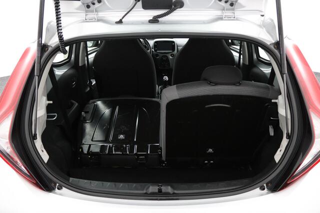 Toyota AYGO 1.0 VVT-i x-play | Airco | Parkeercamera | Apple carplay - Android auto |