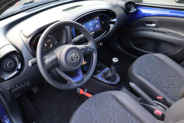 Toyota AYGO X 1.0 VVT-i MT Envy Carbrio, JBL Apple Carplay / Android auto, Parkeercamera, Adaptieve Cruise control, Draadloze telefoonoplader.