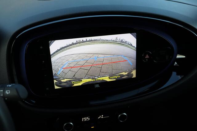 Toyota AYGO X 1.0 VVT-i MT Envy Carbrio, JBL Apple Carplay / Android auto, Parkeercamera, Adaptieve Cruise control, Draadloze telefoonoplader.