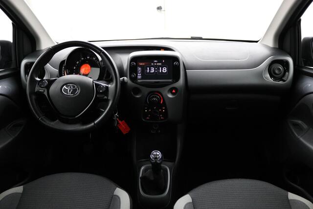 Toyota AYGO 1.0 VVT-i x-play | Airco | Parkeercamera | Apple carplay - Android auto |