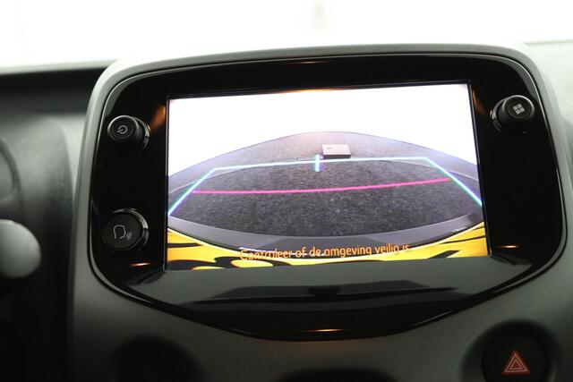 Toyota AYGO 1.0 VVT-i x-play | Airco | Parkeercamera | Apple carplay - Android auto |