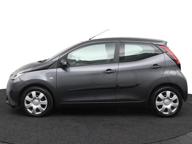 Toyota AYGO 1.0 VVT-i x-play | Airco | Parkeercamera | Apple carplay - Android auto |