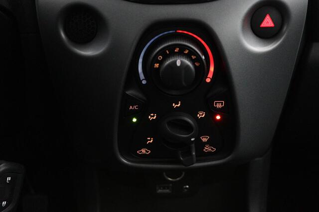 Toyota AYGO 1.0 VVT-i x-play | Airco | Parkeercamera | Apple carplay - Android auto |