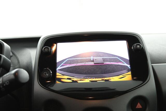 Toyota AYGO 1.0 VVT-i x-play | Airco | Parkeercamera | Apple carplay - Android auto |