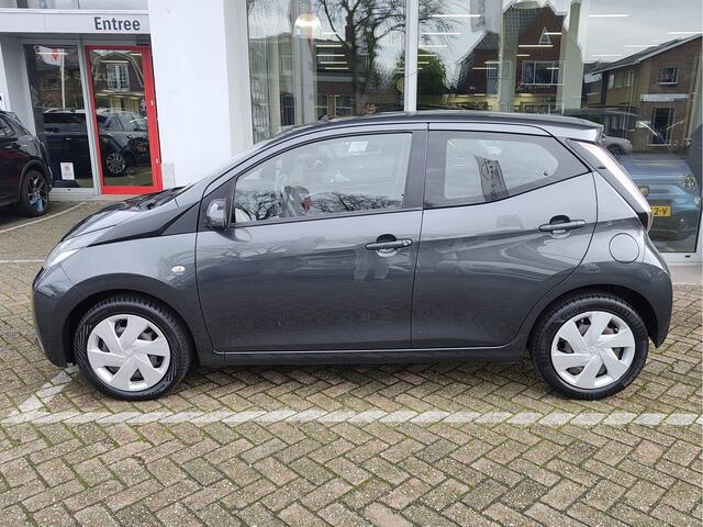 Toyota AYGO 1.0 VVT-i X-PLAY Camera | Airco | Lederen stuurwiel