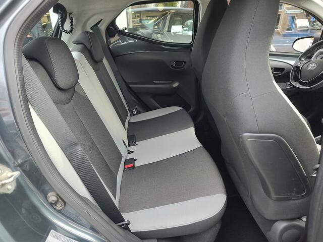 Toyota AYGO 1.0 VVT-i X-PLAY Camera | Airco | Lederen stuurwiel