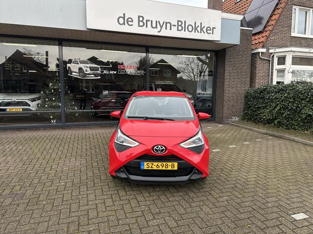 Toyota AYGO 1.0 VVT-i x-play Automaat slechts 31.298 km / Parkeercamera / Navigatie / Dealeronderhouden / Rijklaarprijs