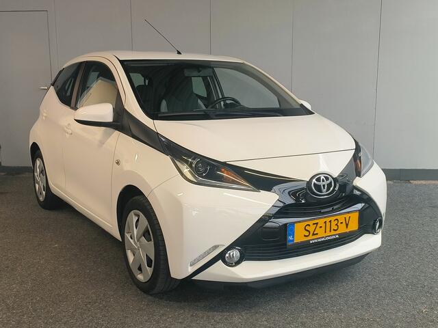 Toyota AYGO 1.0 VVT-i x-nav Rijklaar + 12 maanden Bovag-garantie Henk Jongen Auto's in Helmond, al 50 jaar service zoals 't hoort!