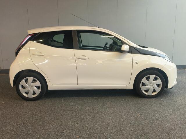 Toyota AYGO 1.0 VVT-i x-nav Rijklaar + 12 maanden Bovag-garantie Henk Jongen Auto's in Helmond, al 50 jaar service zoals 't hoort!
