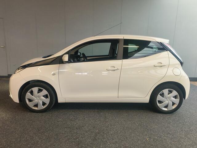 Toyota AYGO 1.0 VVT-i x-nav Rijklaar + 12 maanden Bovag-garantie Henk Jongen Auto's in Helmond, al 50 jaar service zoals 't hoort!