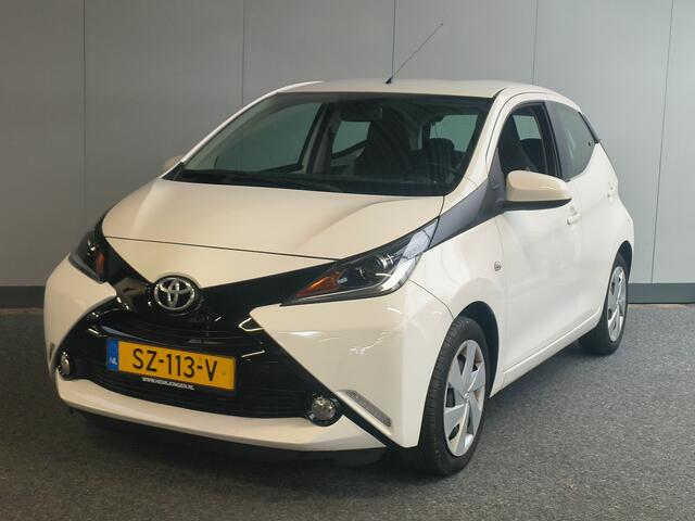 Toyota AYGO 1.0 VVT-i x-nav Rijklaar + 12 maanden Bovag-garantie Henk Jongen Auto's in Helmond, al 50 jaar service zoals 't hoort!