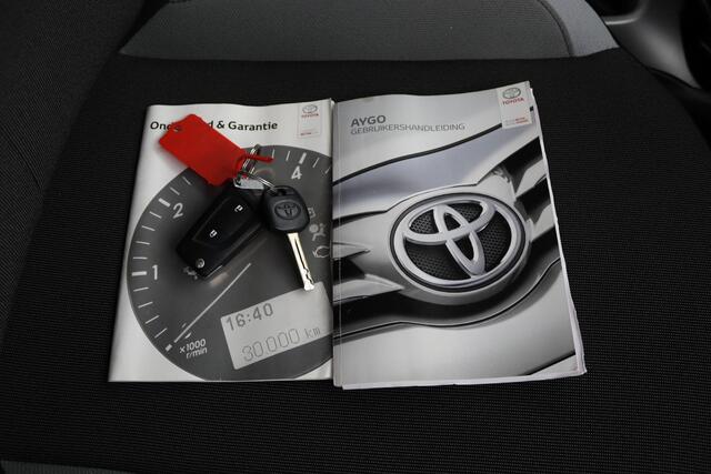 Toyota AYGO 1.0 VVT-i x-play | Airco | Parkeercamera | Lage kilometerstand | Groot media scherm |