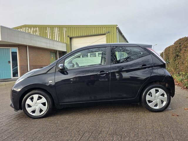 Toyota AYGO 1.0 VVT-i x-play, Camera! APK 1-2027! Zondag OPEN!