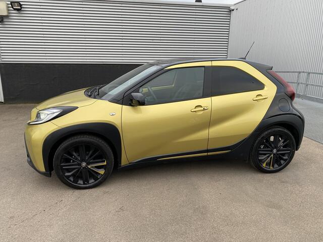 Toyota AYGO X 1.0 VVT-i MT Premium NL-auto vol luxe, boekjes compleet, dealer onderhouden! Stoelverwarming, parkeersensoren, navigatie, Apple CarPlay/Android Auto, JBL premium audio!