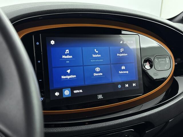 Toyota AYGO X 1.0 VVT-i S-CVT Limited Premium | JBL Premium Audio | Half lederen bekleding | Parkeersensoren | Stoelverwarming |