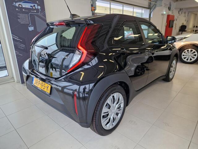 Toyota AYGO X Hybrid 115 play