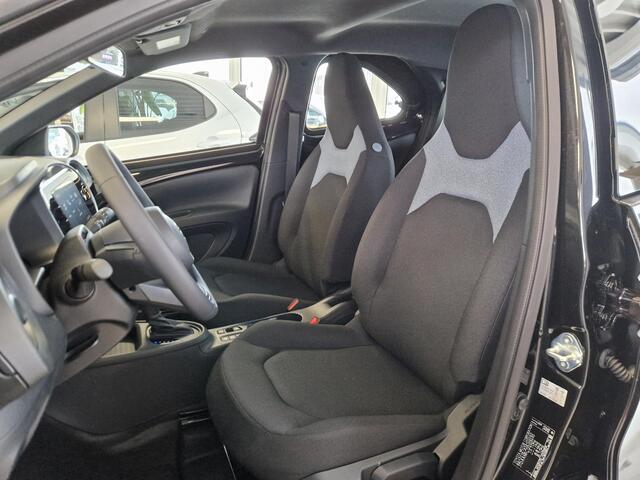 Toyota AYGO X Hybrid 115 play